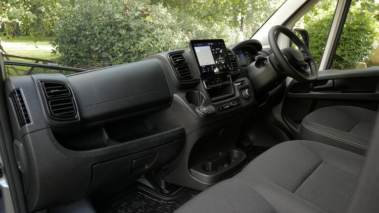 PEUGEOT BOXER 335 L3 DIESEL 2.2 BlueHDi 140 H2 Van Professional